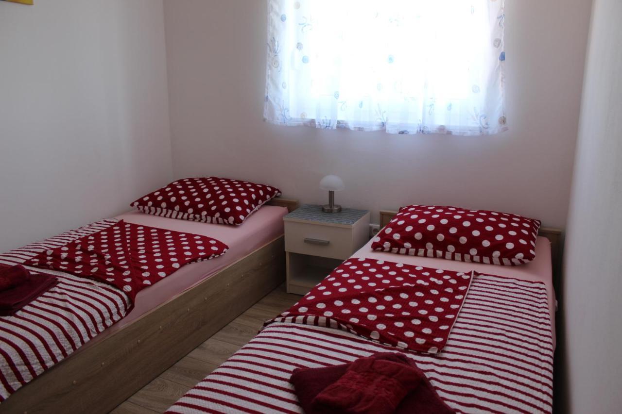 Apartment Mladen Biograd Na Moru Exterior photo